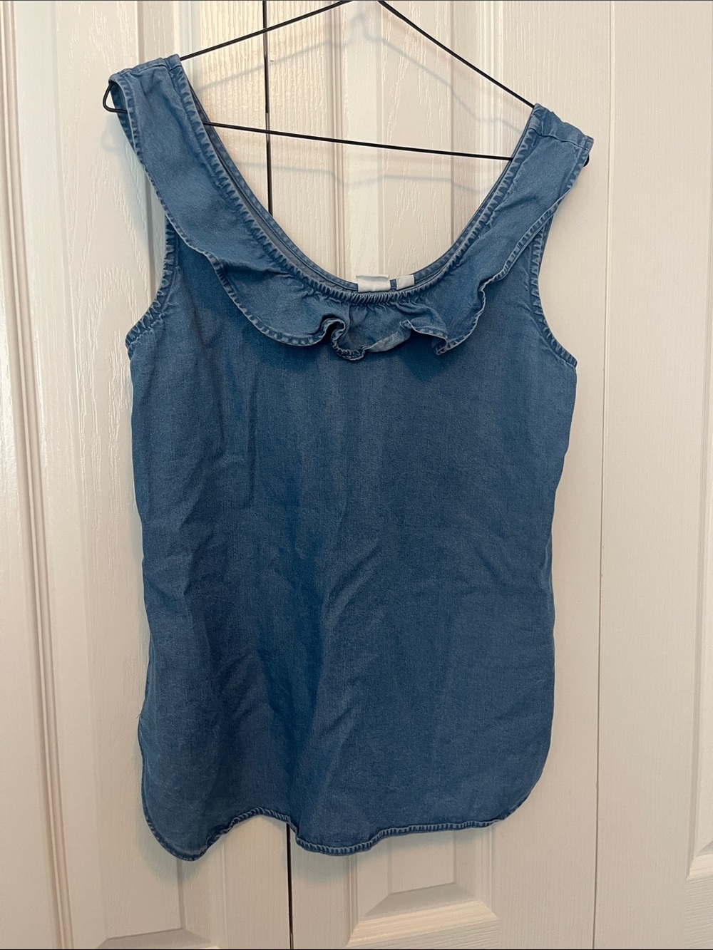 Gap chambray tank with ruffled neckline. Size XS